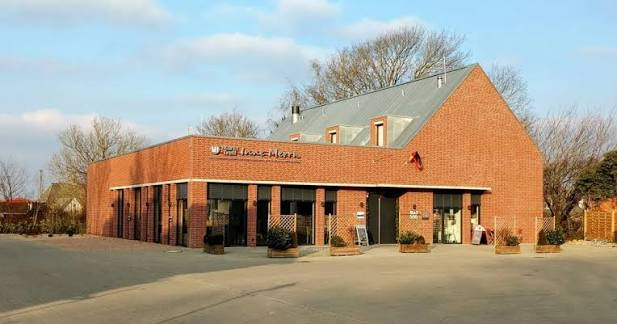 Das Backsteingebäude Inne Merrn in Hennstedt